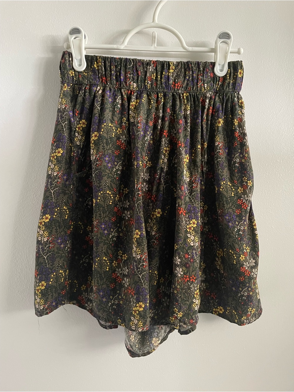 ICÔNE SIMONS Green Floral Short Skirt (Skort) with pockets